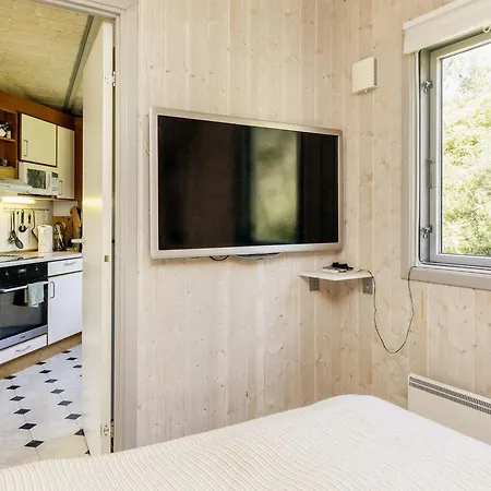 4 Star In Praesto-by Traum
